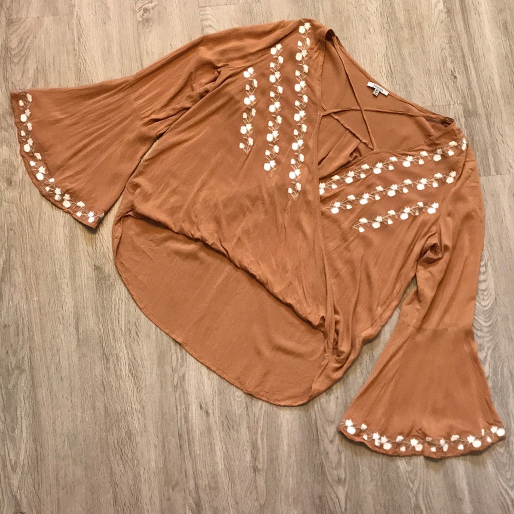 ✨Brown/tan floral bell sleeve top